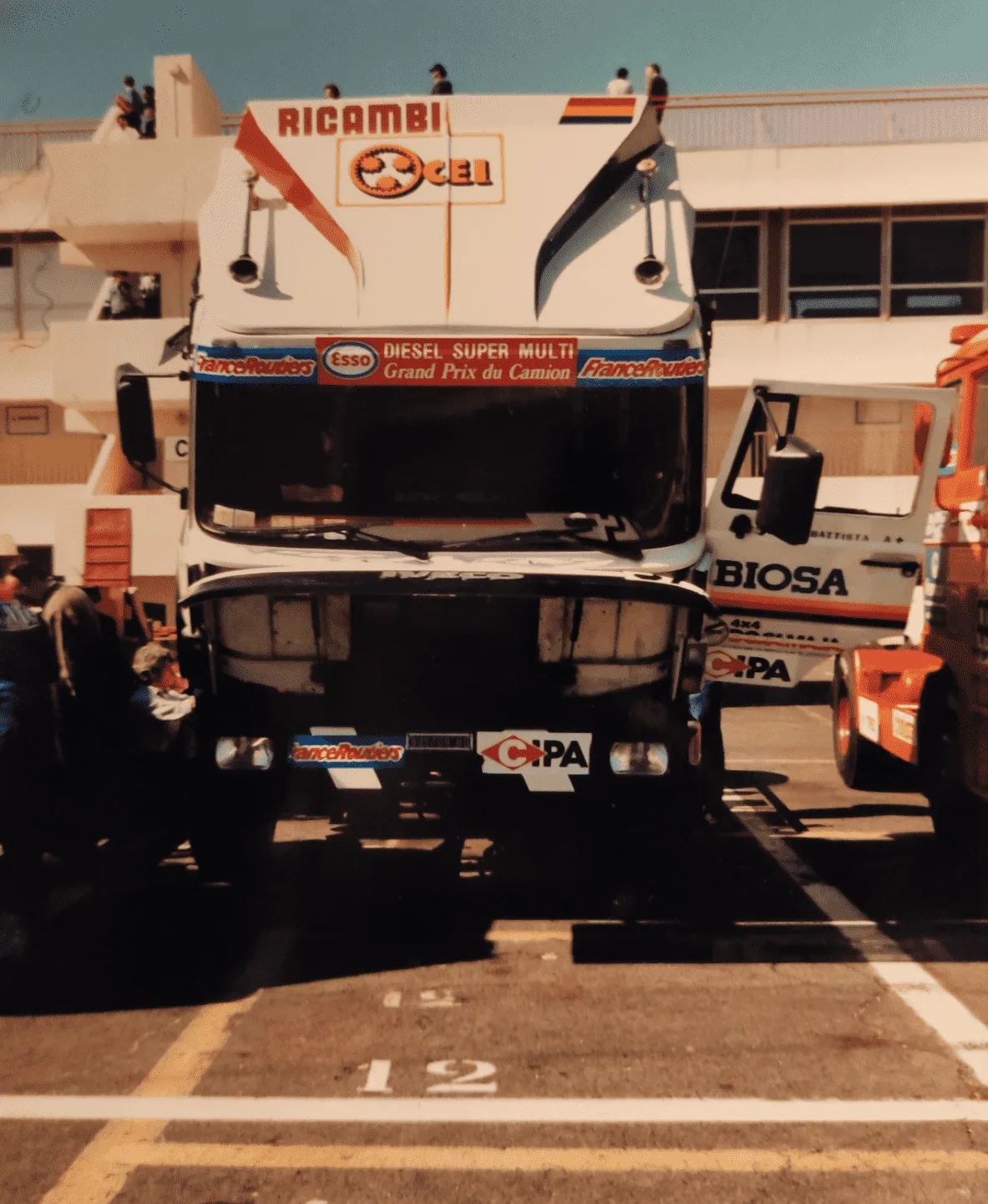 Camion da corsa BIOSA Iveco nel paddock del Circuit Paul Ricard, 1985-1987