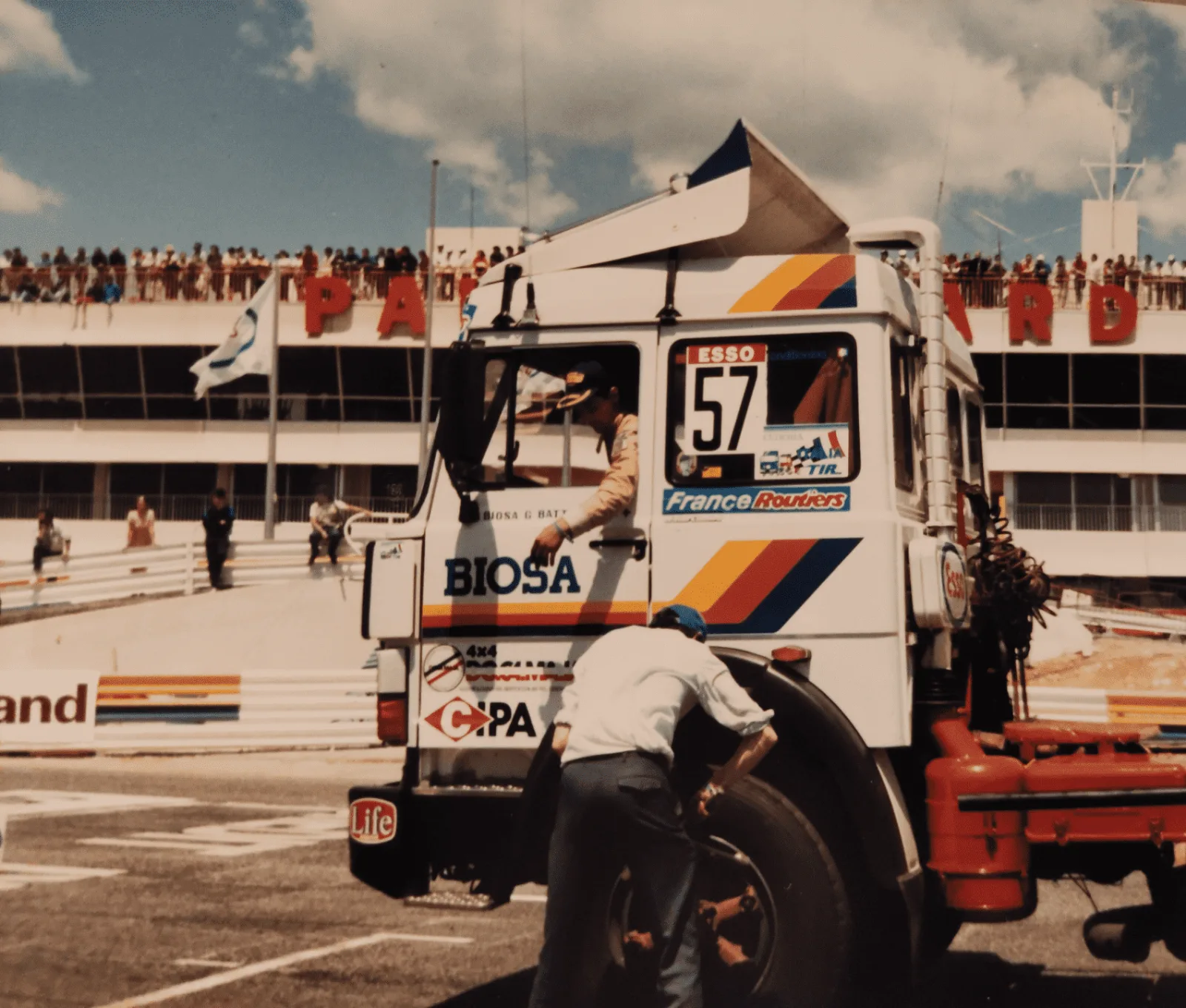 Camion da corsa BIOSA n. 57 ai box del Circuit Paul Ricard, 1985-1987