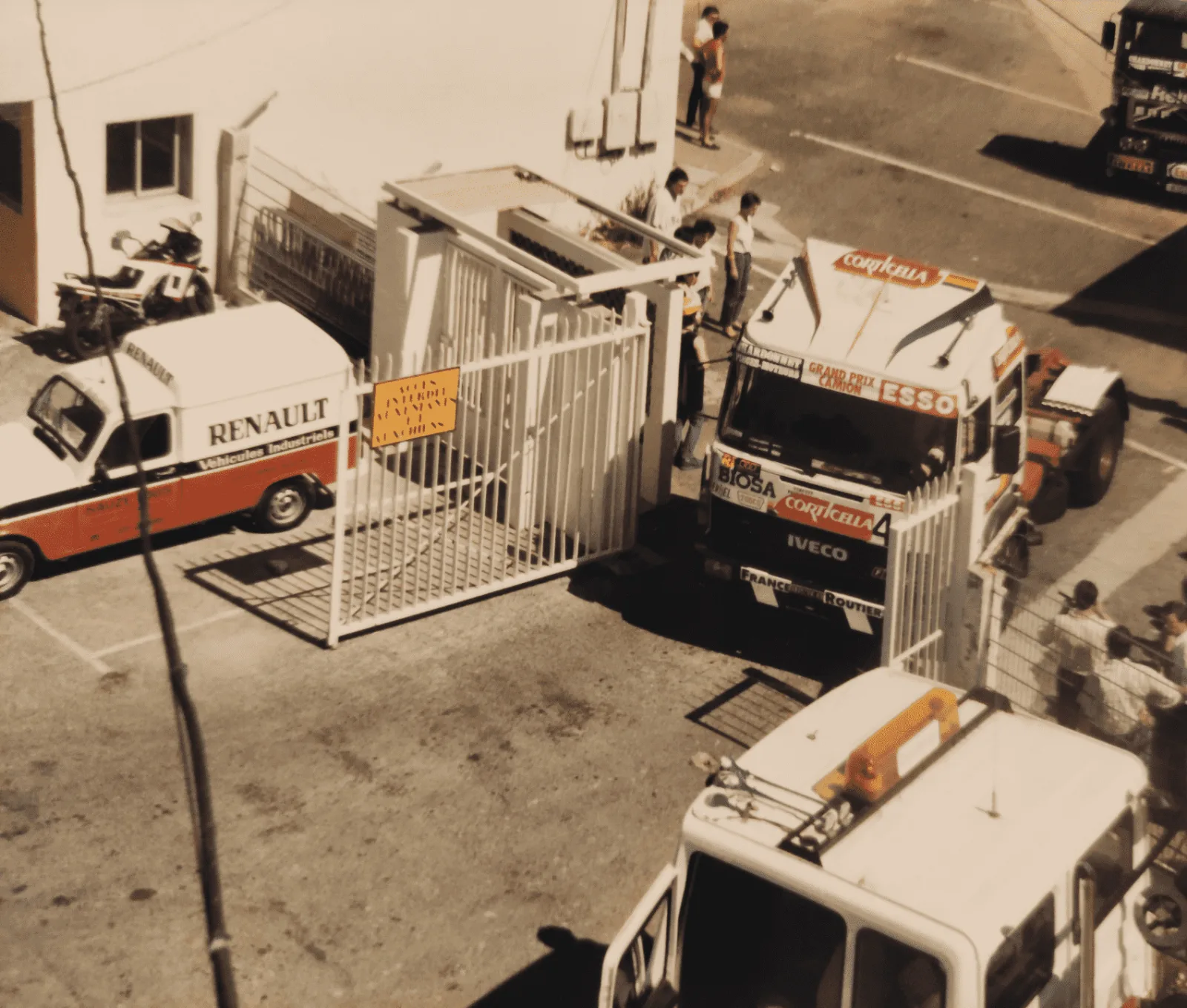 Camion da corsa BIOSA n. 4 nel paddock del Circuit Paul Ricard, 1985-1987